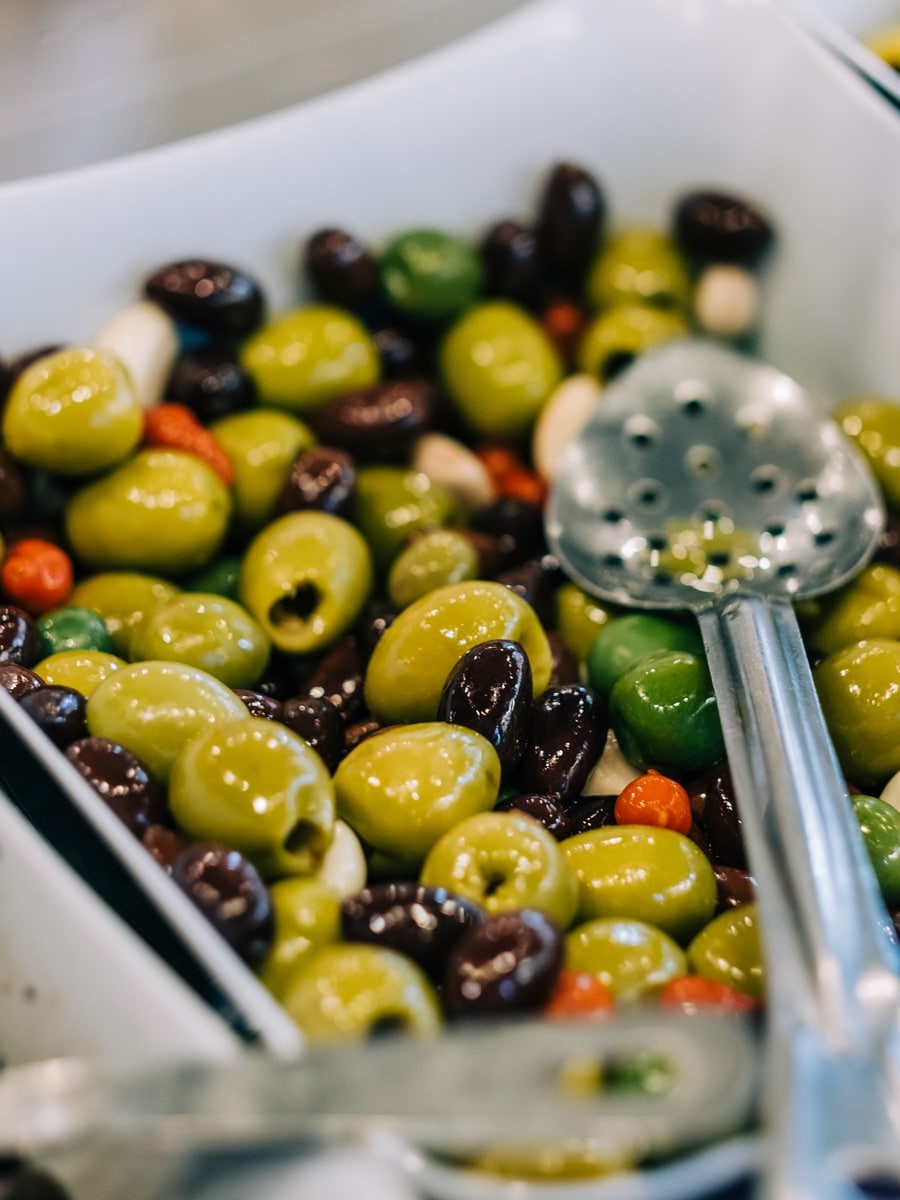 branding-chandos-deli-olives