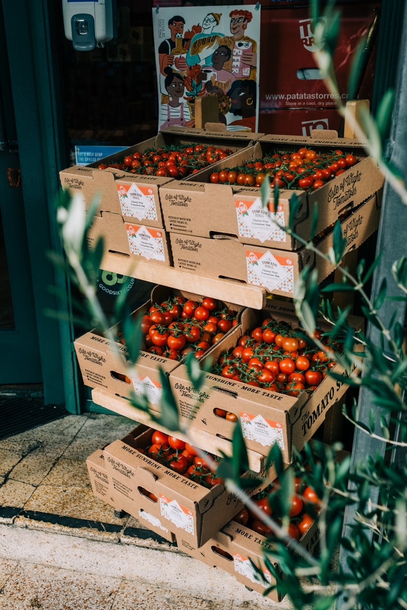 branding-chandos-deli-tomatoes